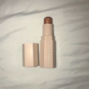 Fenty beauty shade sinamon FREE W/ OTHER PURCHASE